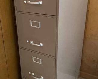 Art Steel Co. 4 Drawer Metal Filing Cabinet 