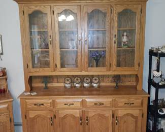 Amish Made Oak Hutch. Beautiful Condition!