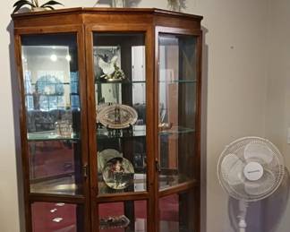Nice Lighted China Cabinet with Locking Doors with 2 Keys!