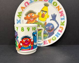 Vtg. Sesame St. children's plate and cup set