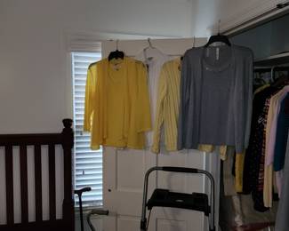 Land end and name brand ladies clothing most size med/large