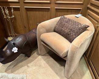 Upholstered club chair 