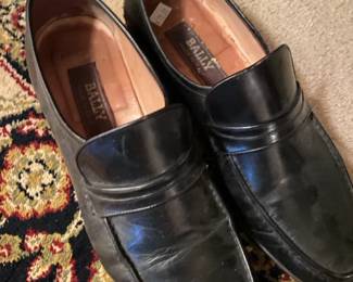 Men's vintage and designer shoes, sizes 8.5-9.5, brands like Gucci, Ferragamo, Bally, Durango 