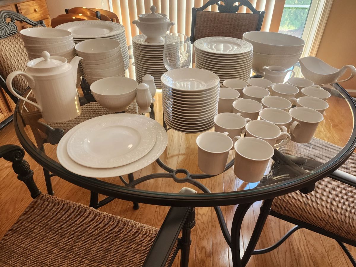 Villeroy Boch Cellini Huge Set (93 pc) Service for 12 w Many Extras    $650  (very good condition)