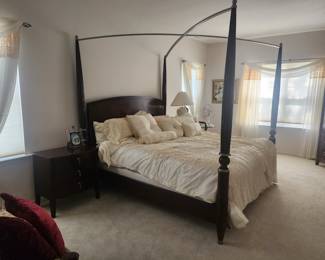 Ethan Allen King Poster Bed $600