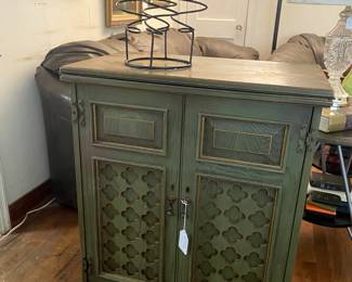 Vintage bar cabinet with expandable top!