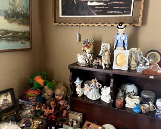 Some old toys, lots of knick knacks!