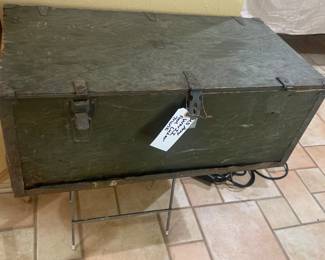 WWII NEVEL MFG CO US ARMY FOOTLOCKER TRUNK 1942🪖