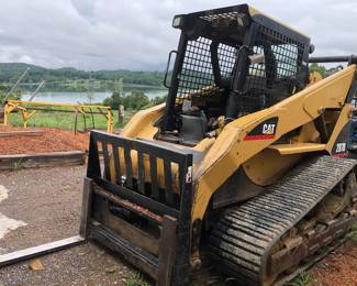 2007 287V Skid Steer 1000 hours, new undercarriage 250 hours, 10 rolls on each side. All new spark plugs and bearings - Attachments sold with Skid Steer or separately