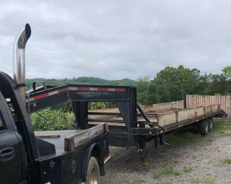 2017 30' Gooseneck 5th wheel 20' deck, 5' dovetail with fold down ramps, new electric brakes and new tires