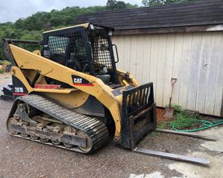 2007 287V Skid Steer 1000 hours, new undercarriage 250 hours, 10 rolls on each side. All new spark plugs and bearings 