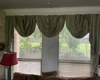 Custom Draperies for Sale. 
Purchaser to take down in order to assure of all parts and pieces are accounted for and condition of draperies are inspected by purchaser 