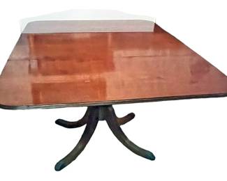 Beautiful Vintage Duncan Phyfe Wooden Table