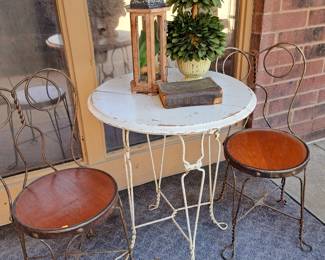 Painted primitive ice cream set