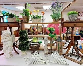 Matching vintage pedestal lamp tables