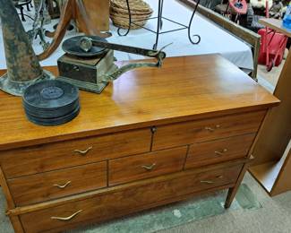Lane cedar blanket chest