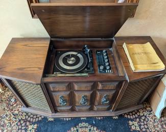 Vintage Stereo Credenza - Record Player