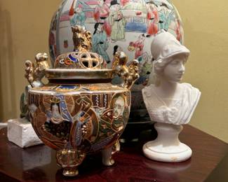 Japanese satsuma urn with foo dog handles 