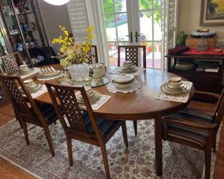Vintage Dining Table with 6 Chair