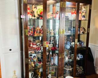 Beautiful Vintage Henredon Display Cabinet