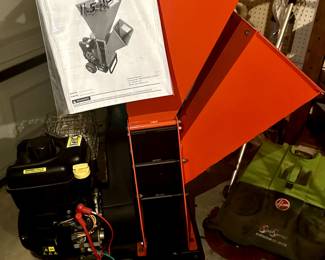 Like new 11.5 HP wood chipper shredder