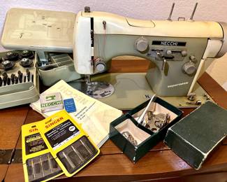 Necchi sewing machine, sewing table, original manuals, original kit, accessories, etc. 