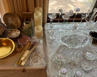 Some vintage handheld fans.