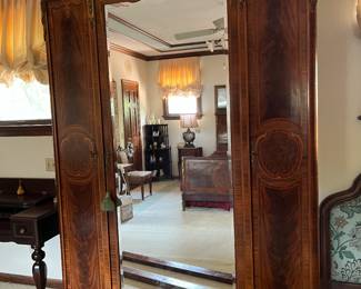 Large Armoire'
