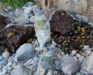 Very Cute Froggy Pond Statues