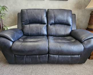 Black Leather Loveseat w/ Electric Controls