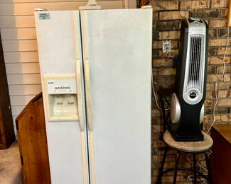 Perfect garage/spare refrigerator 