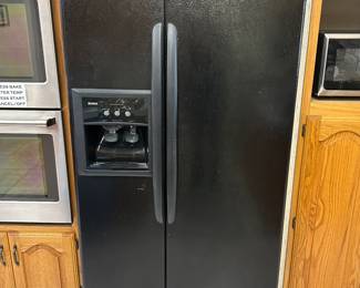 Nice & clean Kenmore refrigerator 