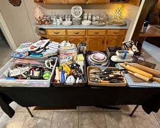 LOTS of kitchen utensils & accessories 