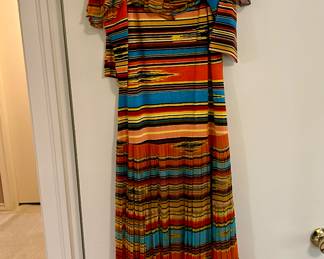 Make a statement in this cool vintage dress