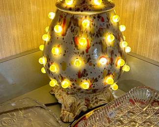 I LOVE these cool vintage lamps