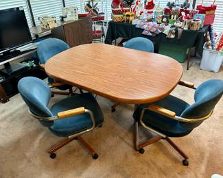 Nice oval table & comfy rolling chairs