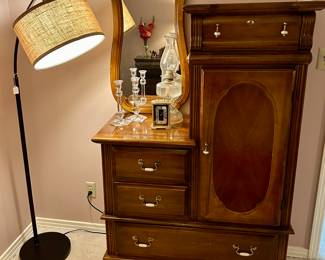 Gorgeous bedroom dresser and mirror - don’t often see this style 