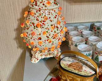 How cool & kitschy are these vintage ceramic lamps!!!