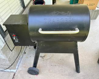 Nice Traeger wood pellet grill 