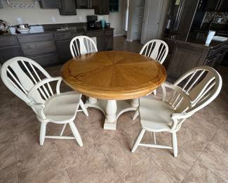 Table shown without leaves