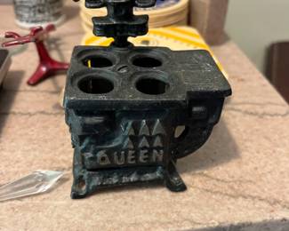 Queen Mini cast iron stove doll house 