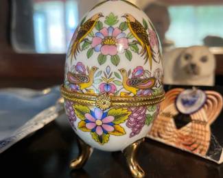 Egg Shaped Footed Hinged Trinket Box