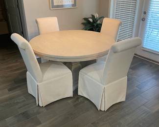 Like new kitchen table and 4 chairs, comes with one leaf. 