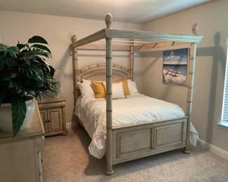 Another queen bedroom suite, very beachy themed!