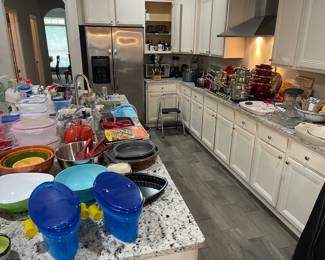 This kitchen is packed!! Something for everybody at this one! 