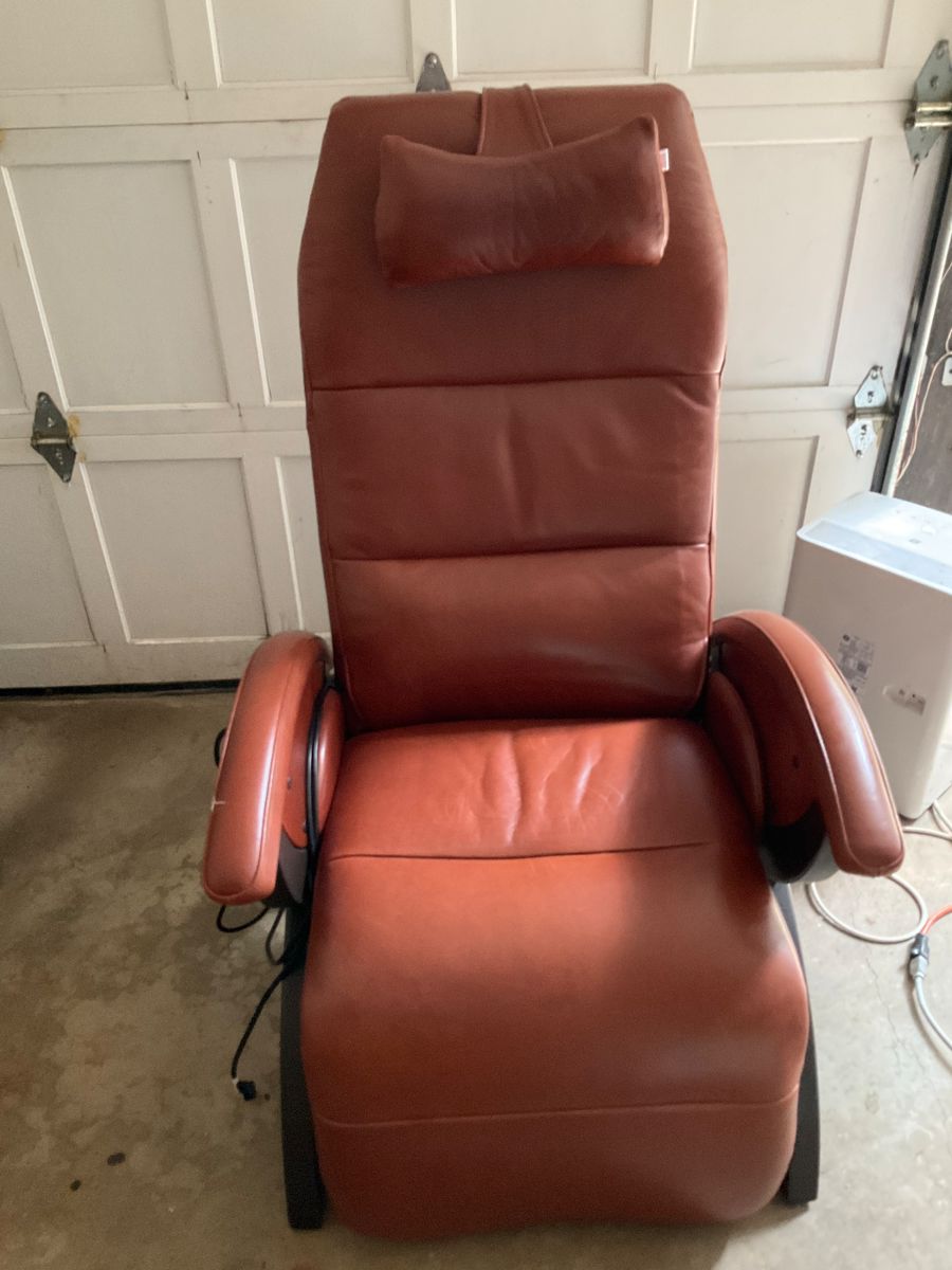 THIS CHAIR RETAILS FOR $4500 LEATHER HEATED RECLINER CHAIR