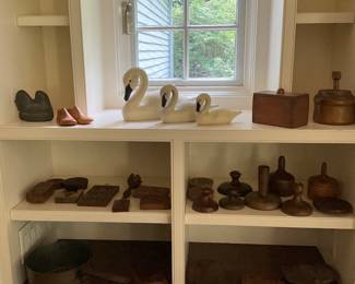 LARGE COLLECTION OF BUTTER PRESSES