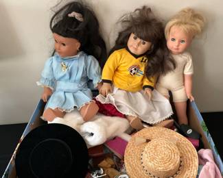 AMERICAN GIRL DOLLS AND CLOTHES