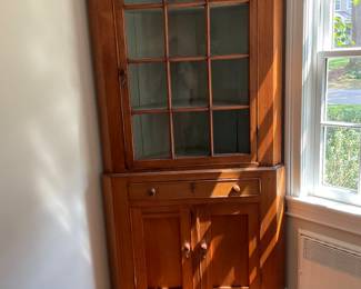GREAT CORNER HUTCH WITH GLASS FRONT DOOR