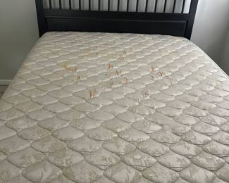 QUEEN SIZE BED